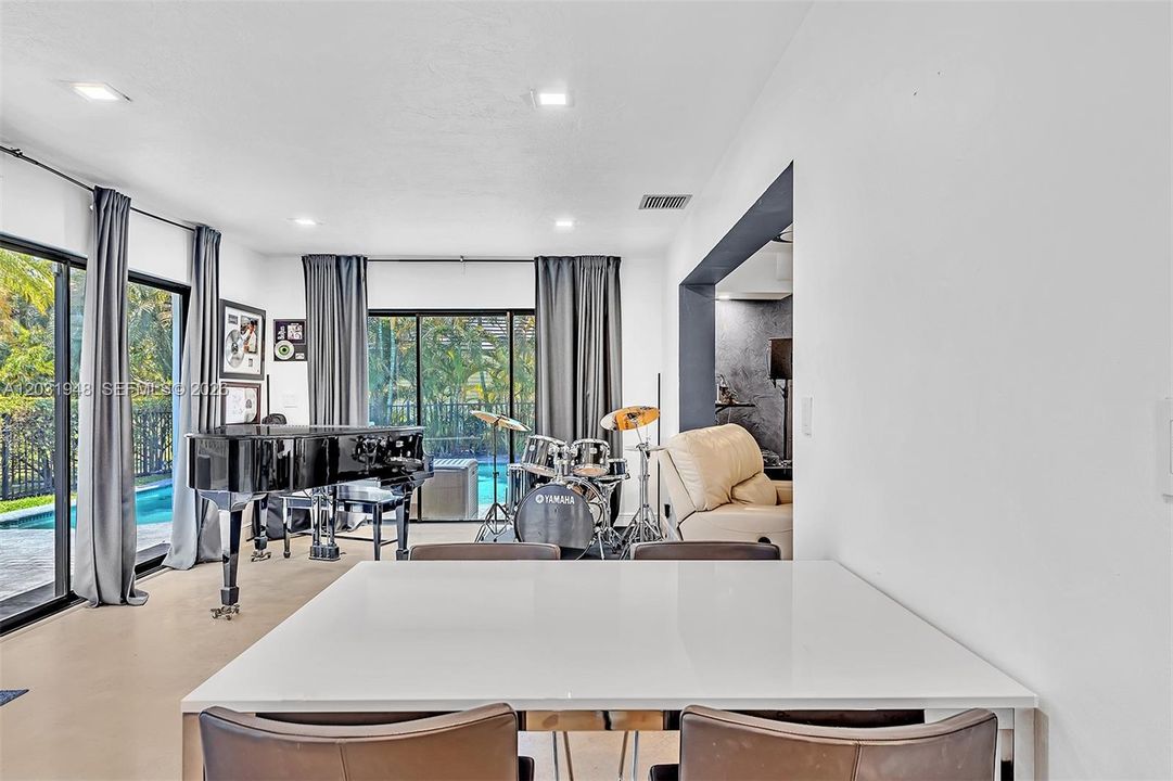 For Rent: $5,000 (4 beds, 3 baths, 2485 Square Feet)
