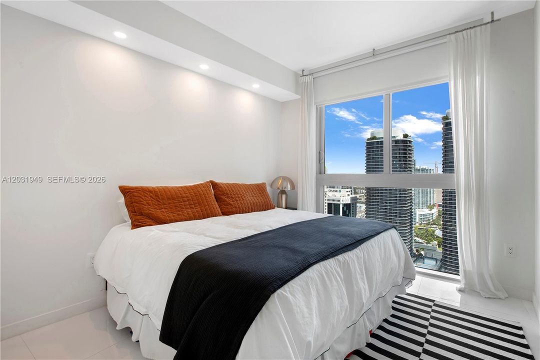 For Sale: $749,000 (2 beds, 2 baths, 1165 Square Feet)