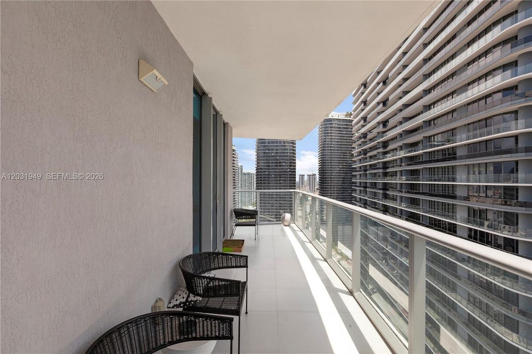 For Sale: $749,000 (2 beds, 2 baths, 1165 Square Feet)