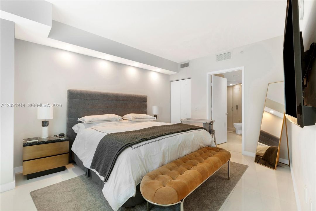 For Sale: $749,000 (2 beds, 2 baths, 1165 Square Feet)