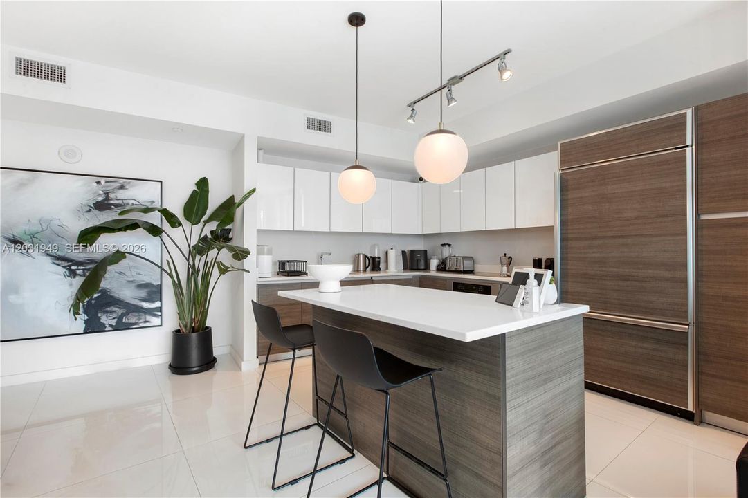For Sale: $749,000 (2 beds, 2 baths, 1165 Square Feet)
