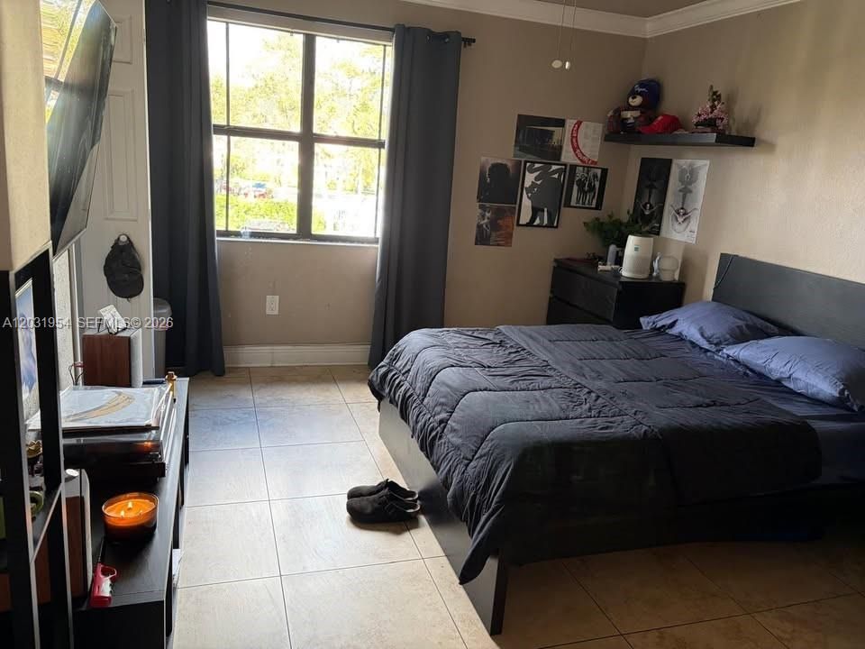 For Rent: $2,300 (2 beds, 2 baths, 947 Square Feet)