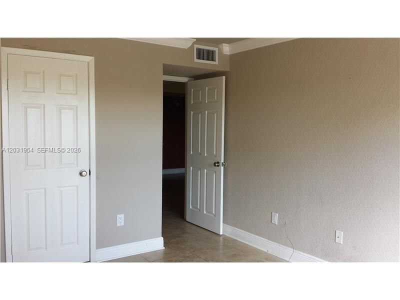 For Rent: $2,300 (2 beds, 2 baths, 947 Square Feet)
