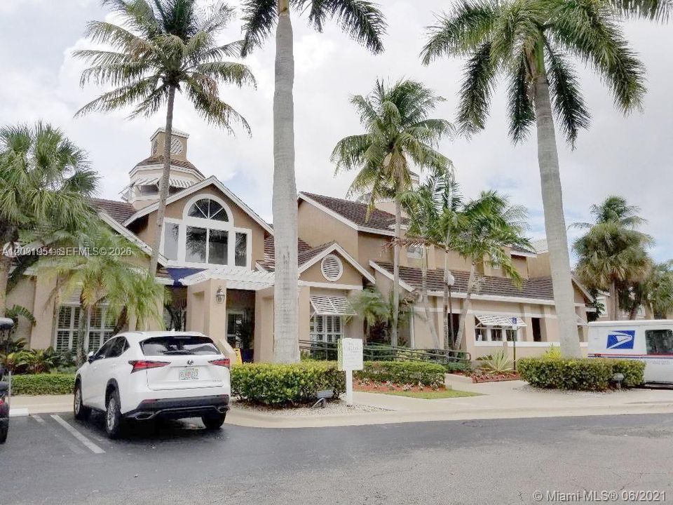 For Rent: $2,300 (2 beds, 2 baths, 947 Square Feet)