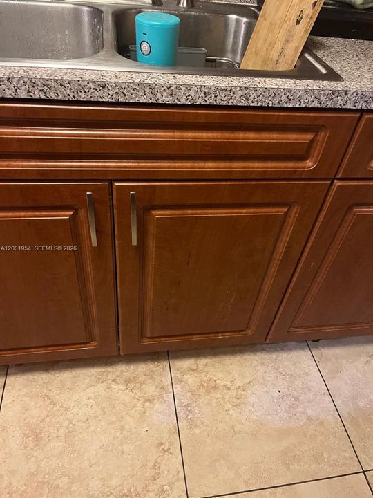 For Rent: $2,300 (2 beds, 2 baths, 947 Square Feet)