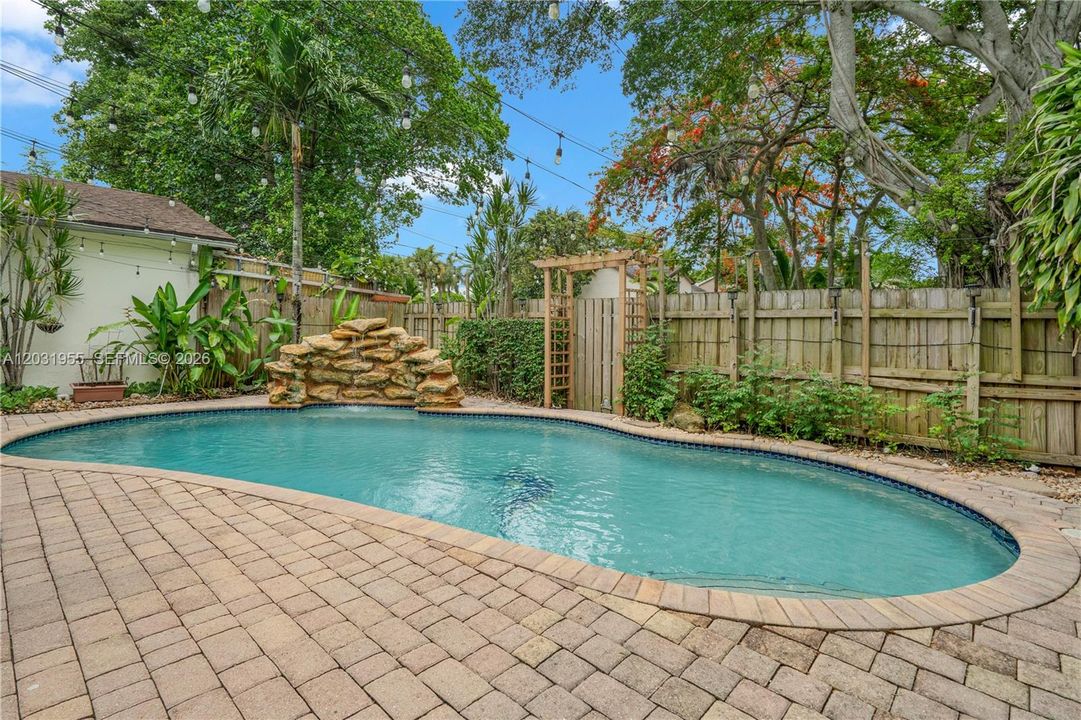 For Sale: $639,000 (4 beds, 3 baths, 1784 Square Feet)