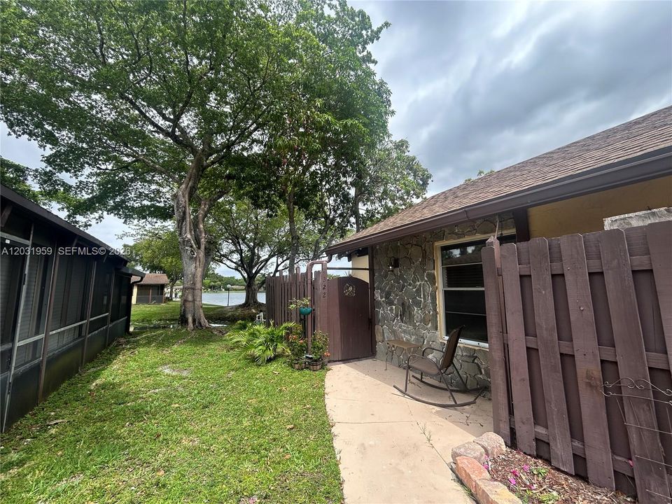 For Rent: $2,500 (2 beds, 2 baths, 1030 Square Feet)
