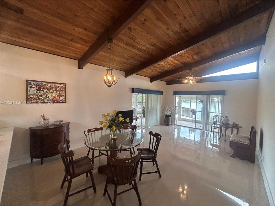 For Rent: $2,500 (2 beds, 2 baths, 1030 Square Feet)