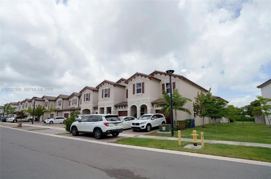 For Rent: $3,900 (3 beds, 2 baths, 1827 Square Feet)