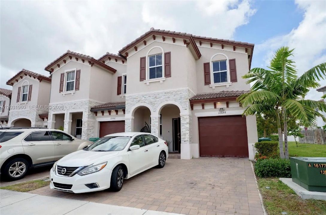 For Rent: $3,900 (3 beds, 2 baths, 1827 Square Feet)