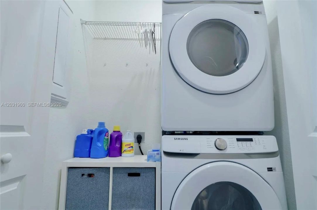 For Rent: $3,900 (3 beds, 2 baths, 1827 Square Feet)