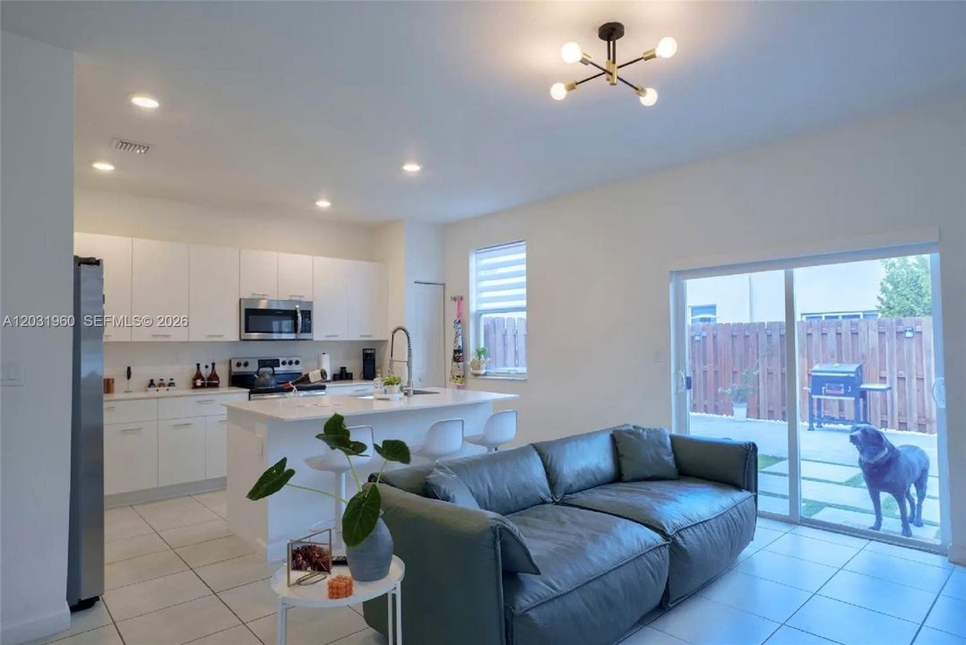 For Rent: $3,900 (3 beds, 2 baths, 1827 Square Feet)