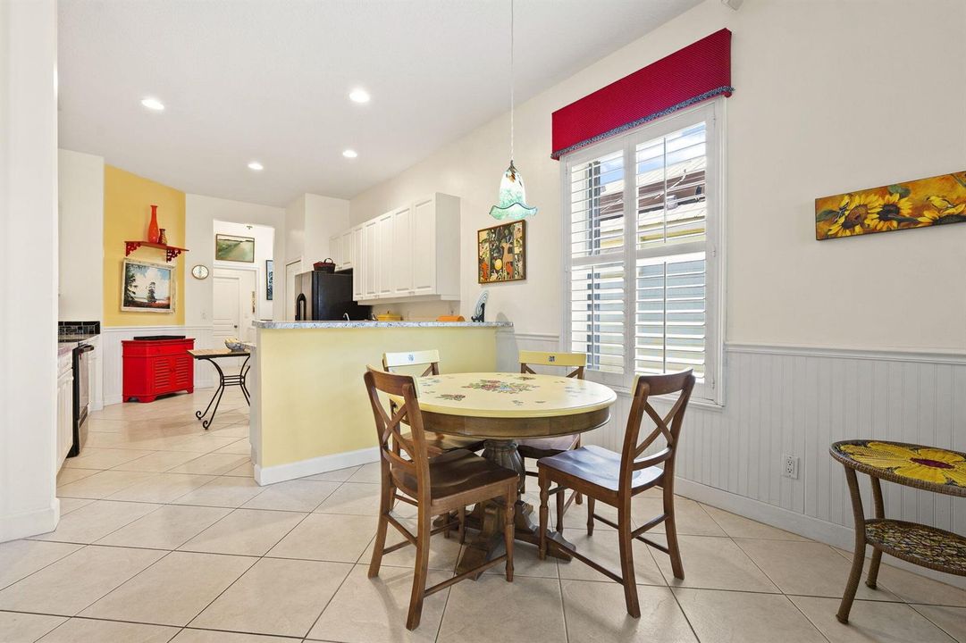 EAT IN KITCHEN
