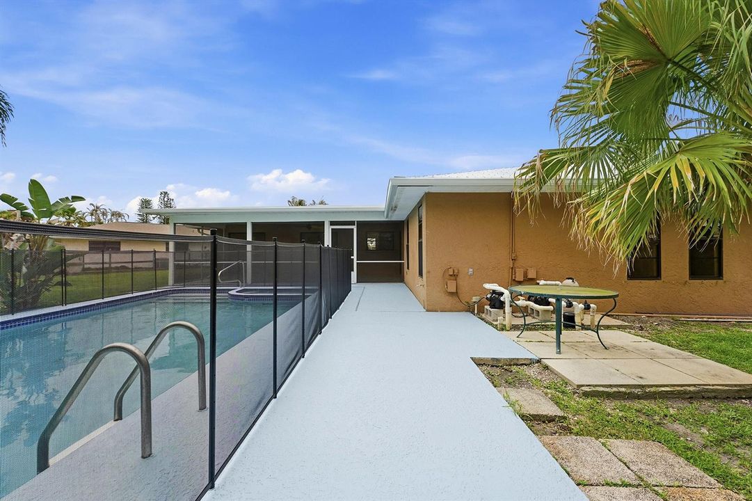 patio-pool from back