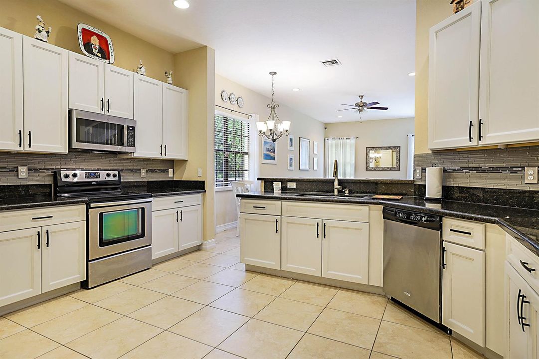7593 NW 113th Ave -18