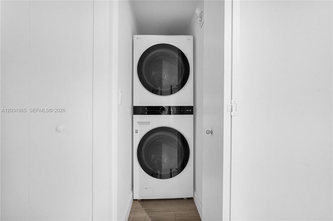 For Rent: $6,150 (2 beds, 2 baths, 1042 Square Feet)