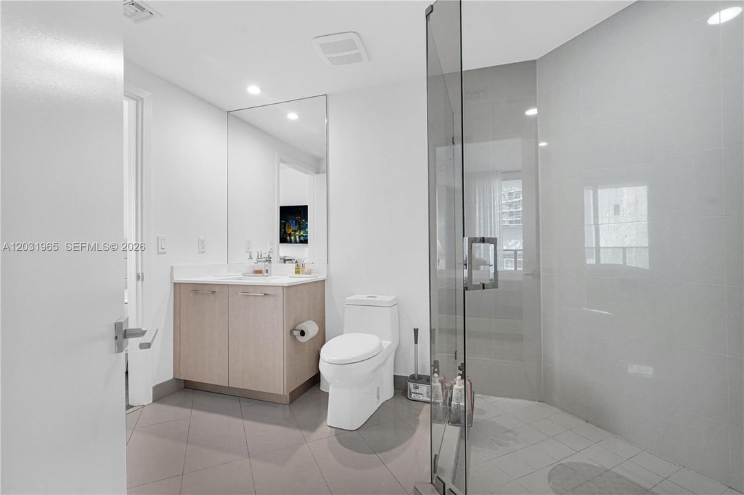 For Rent: $6,150 (2 beds, 2 baths, 1042 Square Feet)