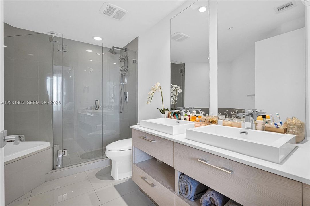For Rent: $6,150 (2 beds, 2 baths, 1042 Square Feet)