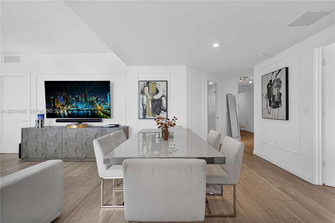 For Rent: $6,150 (2 beds, 2 baths, 1042 Square Feet)