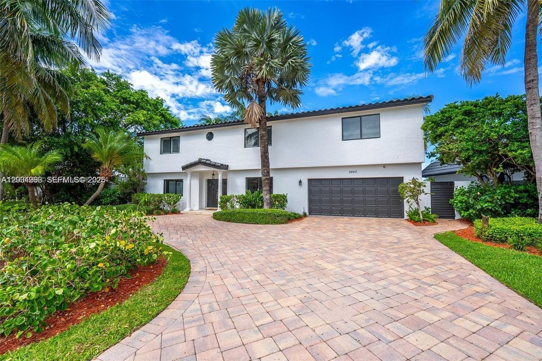 For Sale: $2,500,000 (6 beds, 4 baths, 3772 Square Feet)