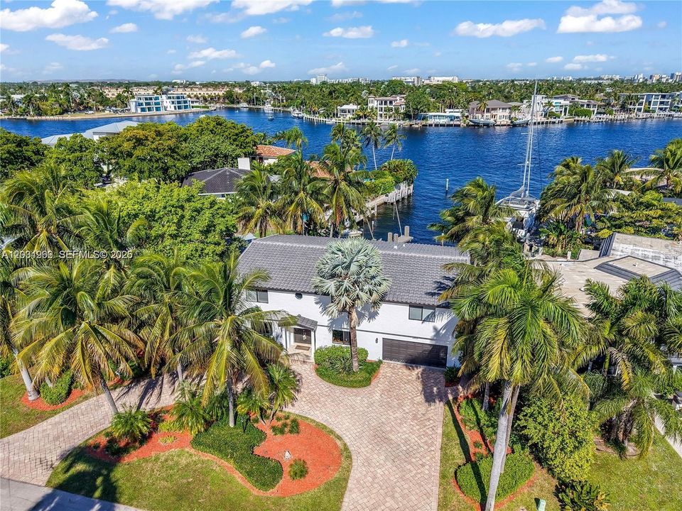 For Sale: $2,500,000 (6 beds, 4 baths, 3772 Square Feet)