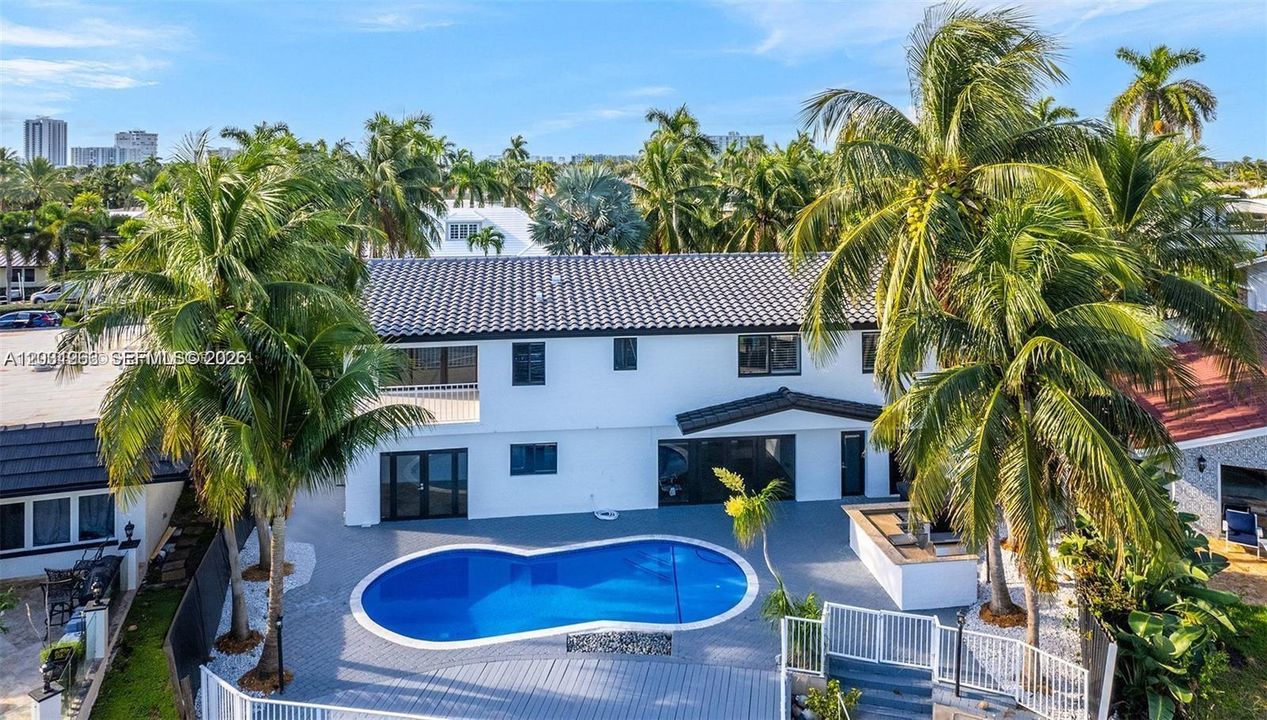 For Sale: $2,500,000 (6 beds, 4 baths, 3772 Square Feet)