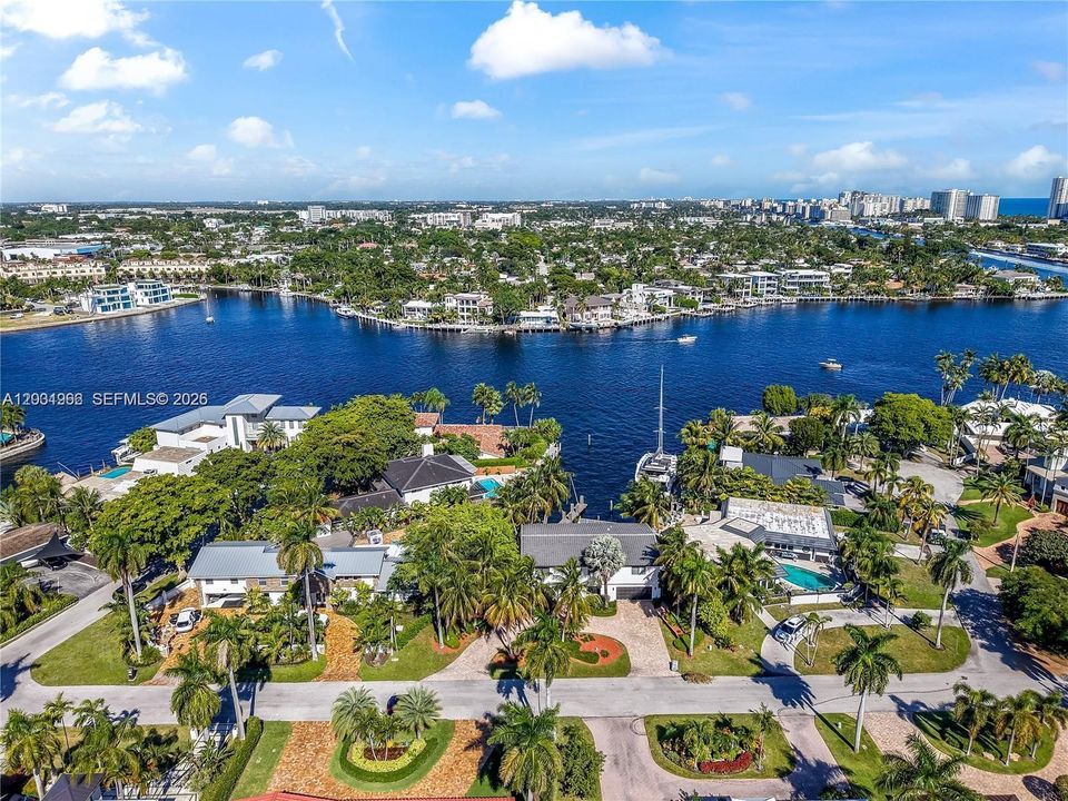 For Sale: $2,500,000 (6 beds, 4 baths, 3772 Square Feet)