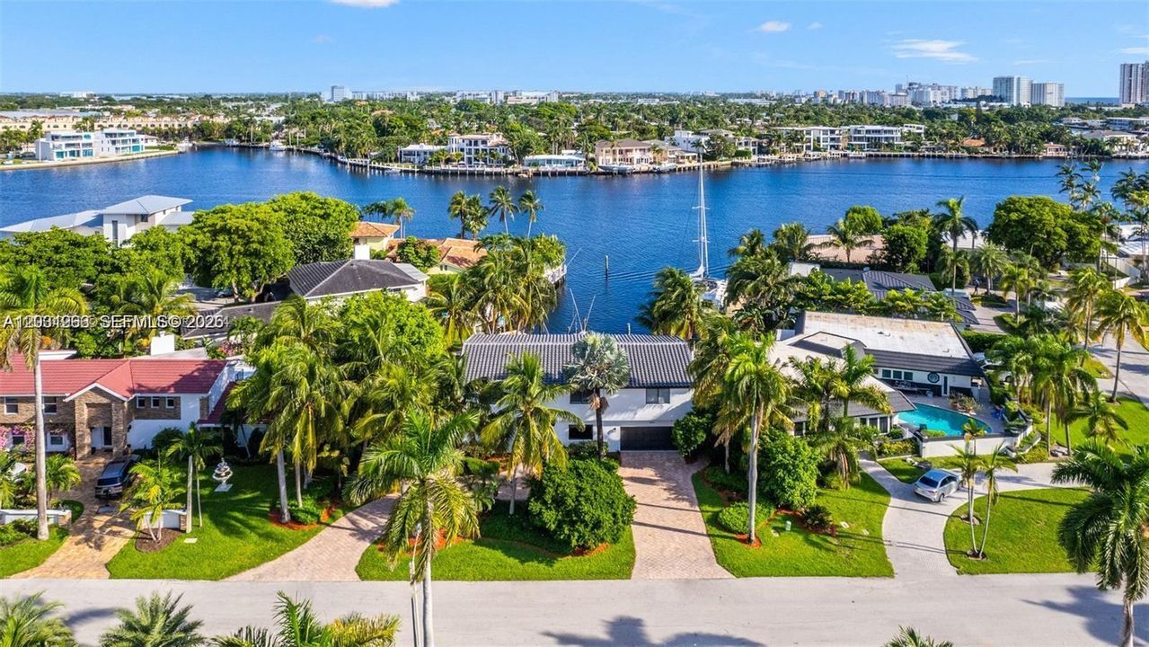 For Sale: $2,500,000 (6 beds, 4 baths, 3772 Square Feet)