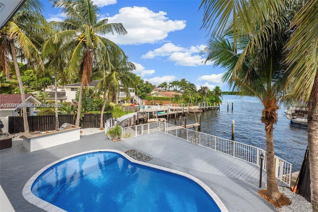 For Sale: $2,500,000 (6 beds, 4 baths, 3772 Square Feet)