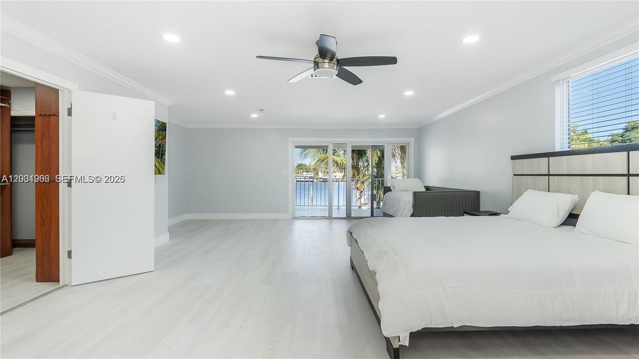 For Sale: $2,500,000 (6 beds, 4 baths, 3772 Square Feet)