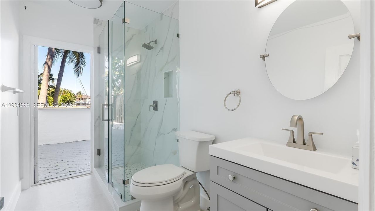 For Sale: $2,500,000 (6 beds, 4 baths, 3772 Square Feet)