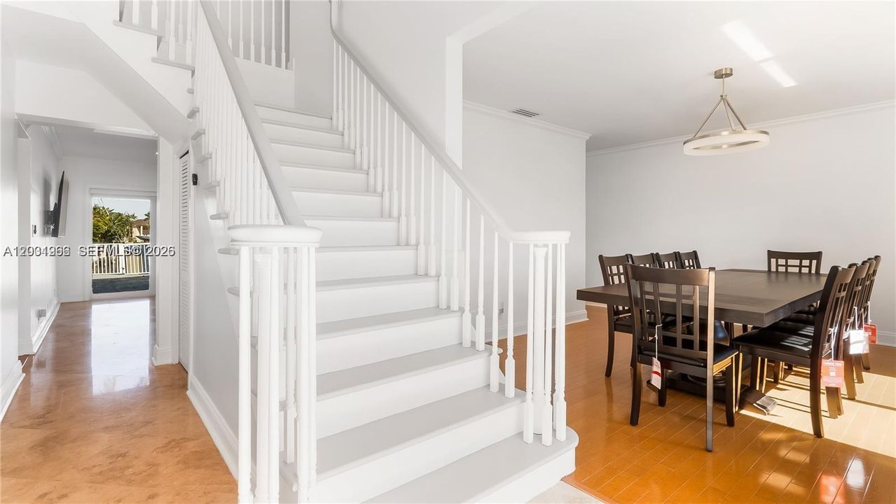 For Sale: $2,500,000 (6 beds, 4 baths, 3772 Square Feet)