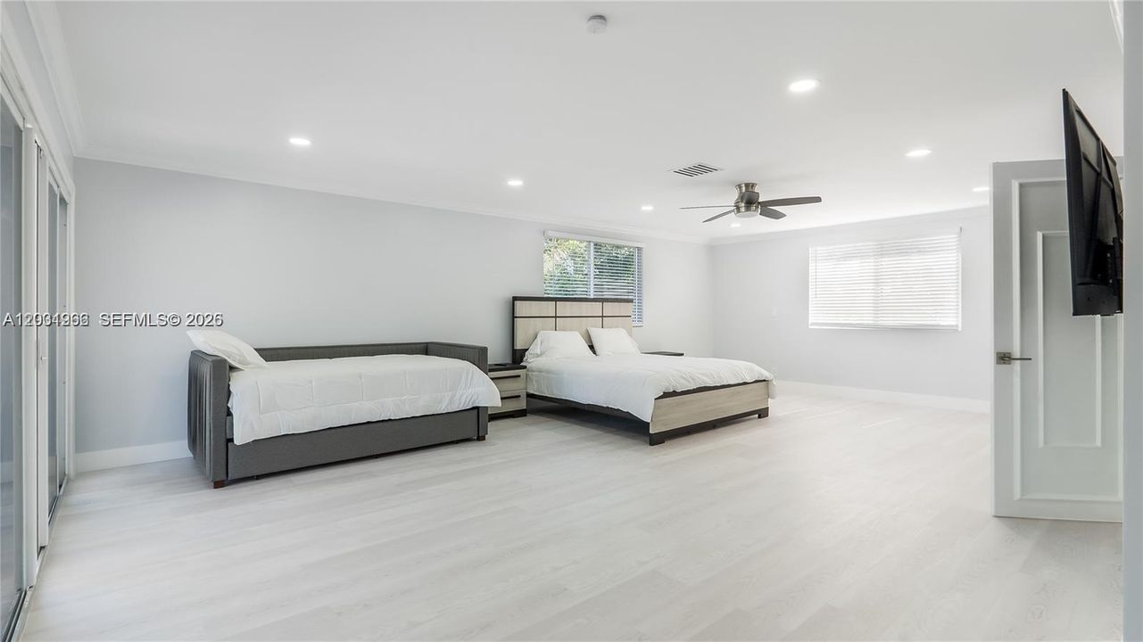 For Sale: $2,500,000 (6 beds, 4 baths, 3772 Square Feet)