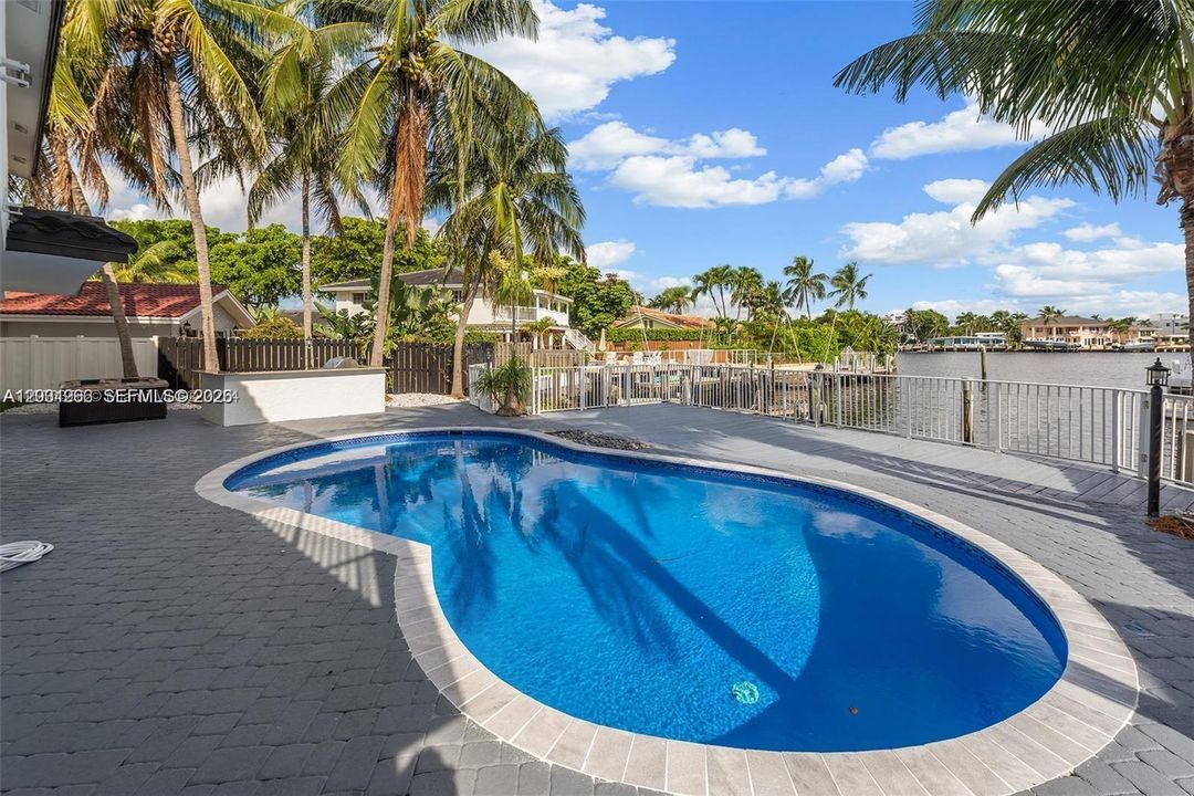 For Sale: $2,500,000 (6 beds, 4 baths, 3772 Square Feet)