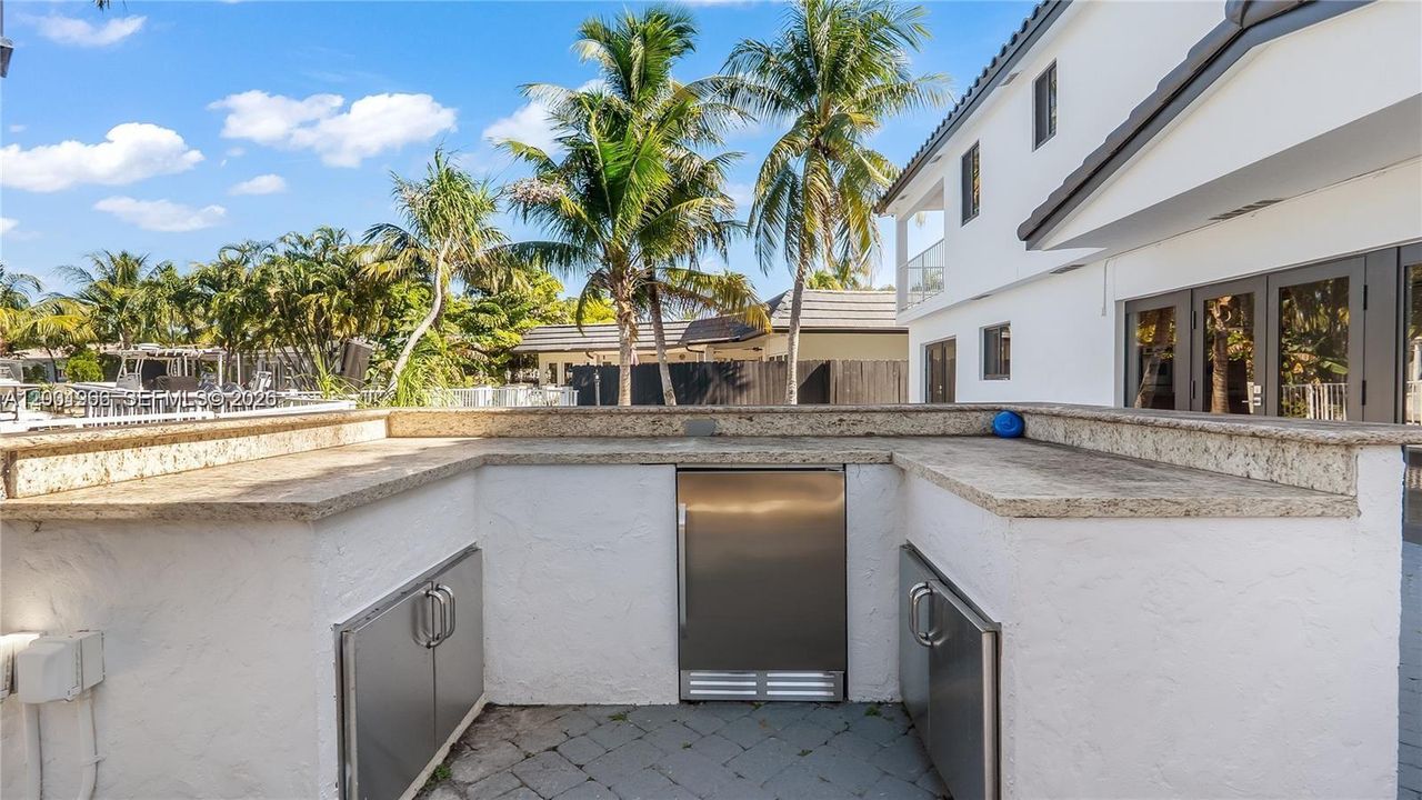 For Sale: $2,500,000 (6 beds, 4 baths, 3772 Square Feet)