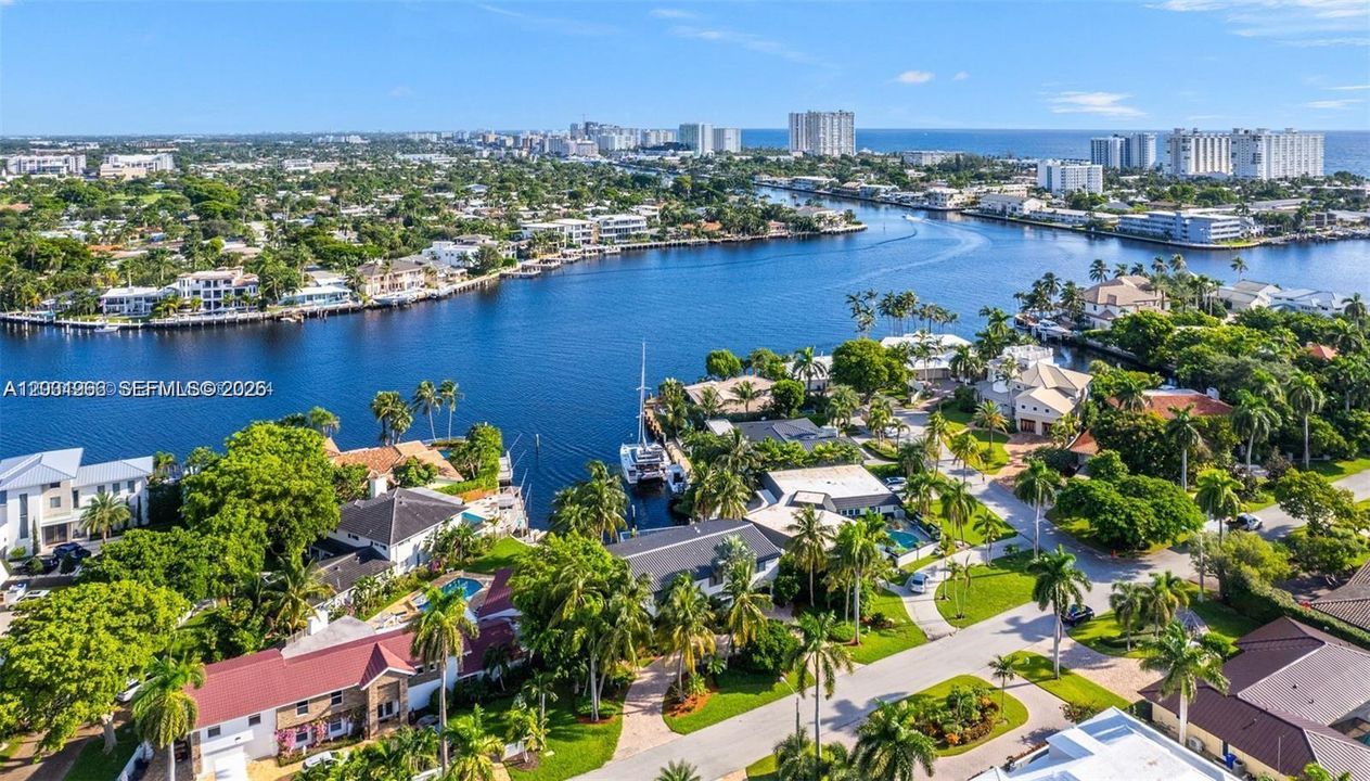 For Sale: $2,500,000 (6 beds, 4 baths, 3772 Square Feet)