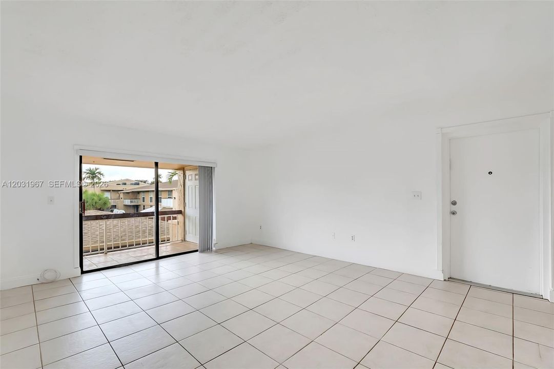 For Rent: $1,900 (1 beds, 1 baths, 750 Square Feet)