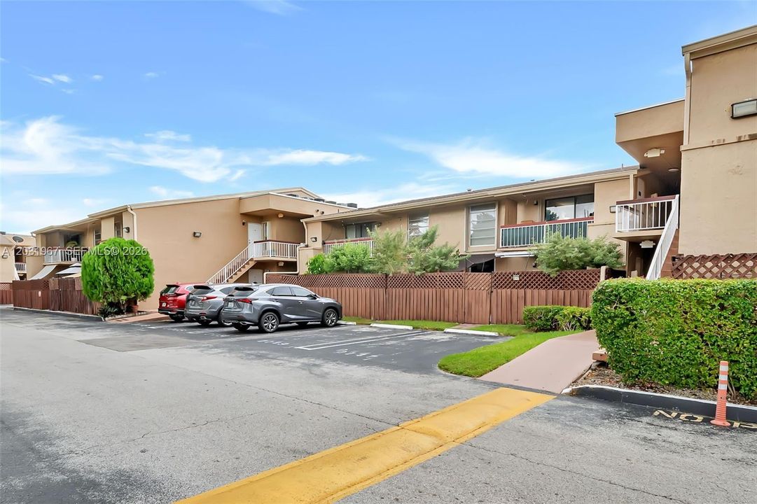 For Rent: $1,900 (1 beds, 1 baths, 750 Square Feet)