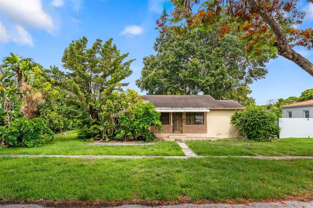 For Sale: $900,000 (0.19 acres)