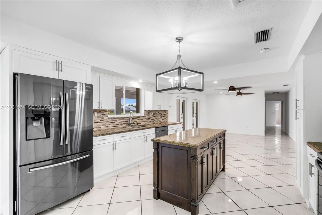 breakfast nook off kitchen