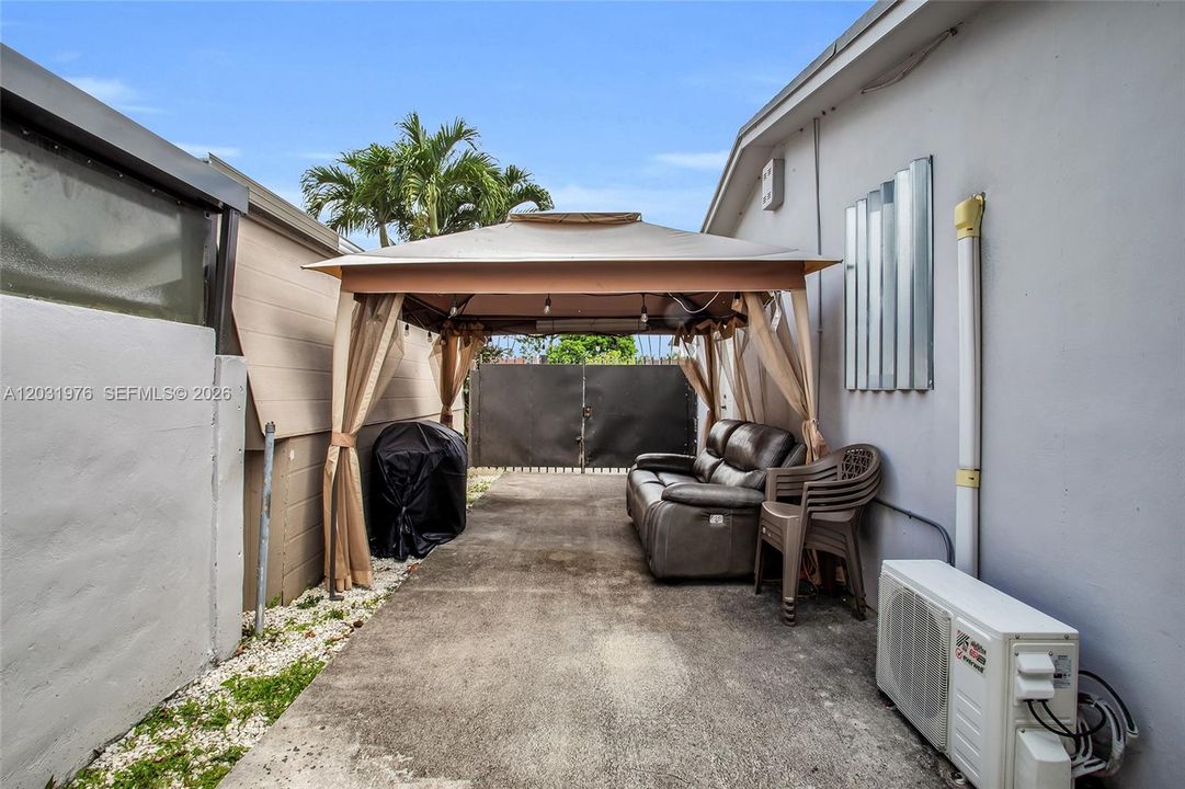 For Sale: $849,000 (3 beds, 2 baths, 2238 Square Feet)