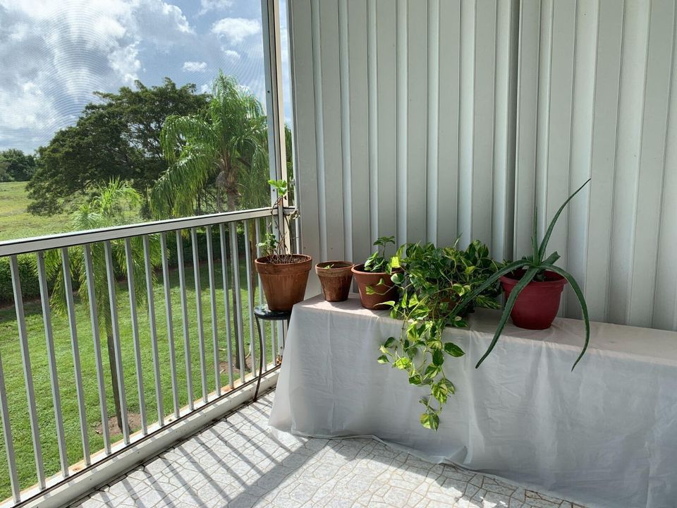 5700 311 patio