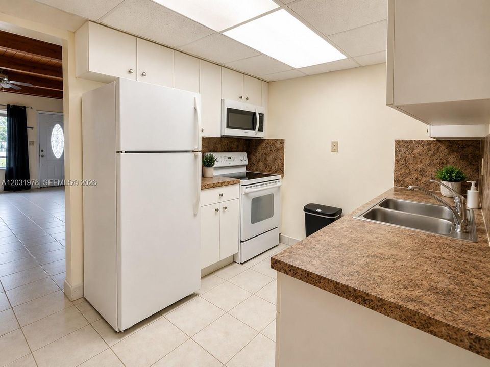 For Sale: $299,000 (2 beds, 2 baths, 1290 Square Feet)
