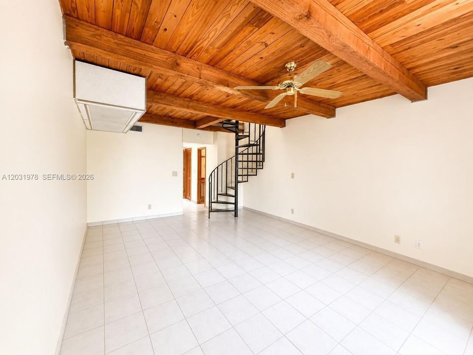 For Sale: $299,000 (2 beds, 2 baths, 1290 Square Feet)