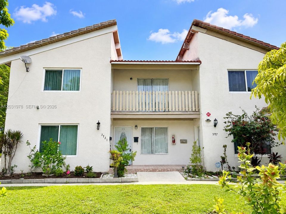 For Sale: $299,000 (2 beds, 2 baths, 1290 Square Feet)