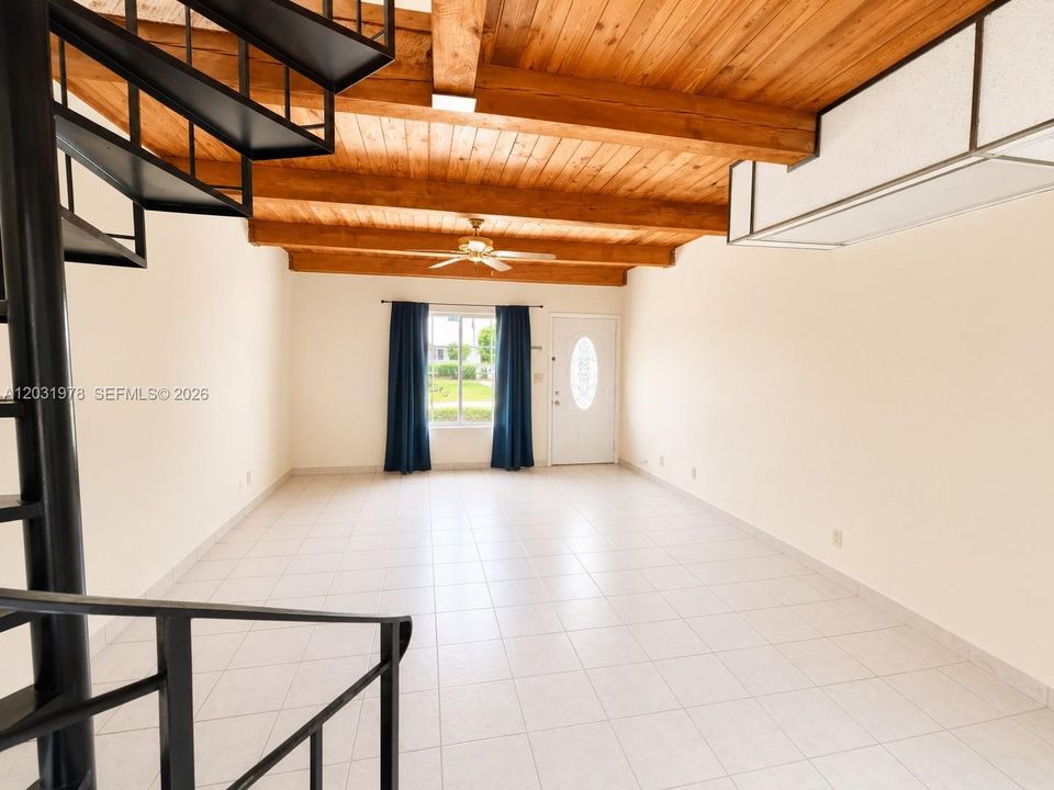For Sale: $299,000 (2 beds, 2 baths, 1290 Square Feet)
