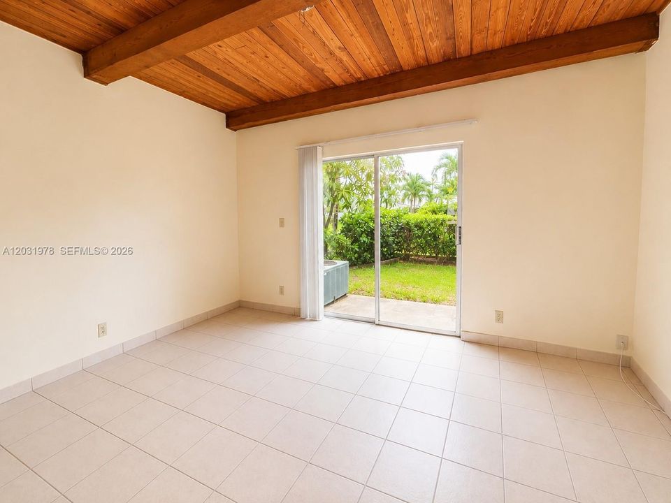 For Sale: $299,000 (2 beds, 2 baths, 1290 Square Feet)