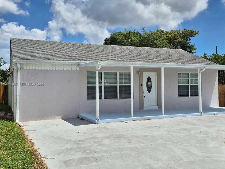For Sale: $419,900 (3 beds, 3 baths, 1638 Square Feet)