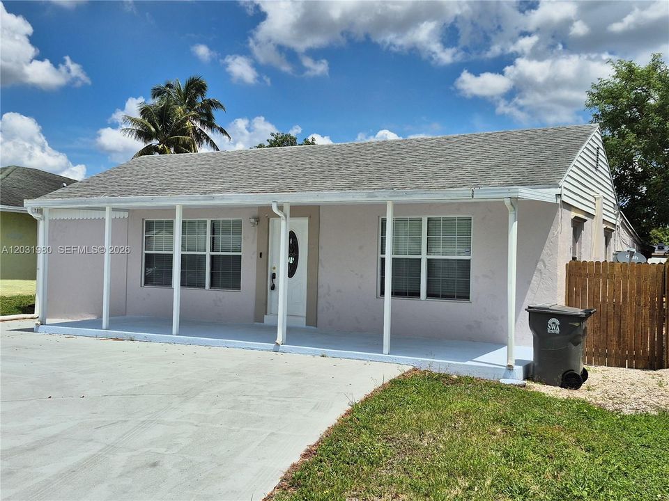 For Sale: $419,900 (3 beds, 3 baths, 1638 Square Feet)
