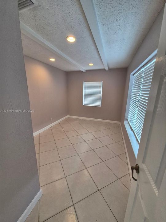 For Sale: $419,900 (3 beds, 3 baths, 1638 Square Feet)